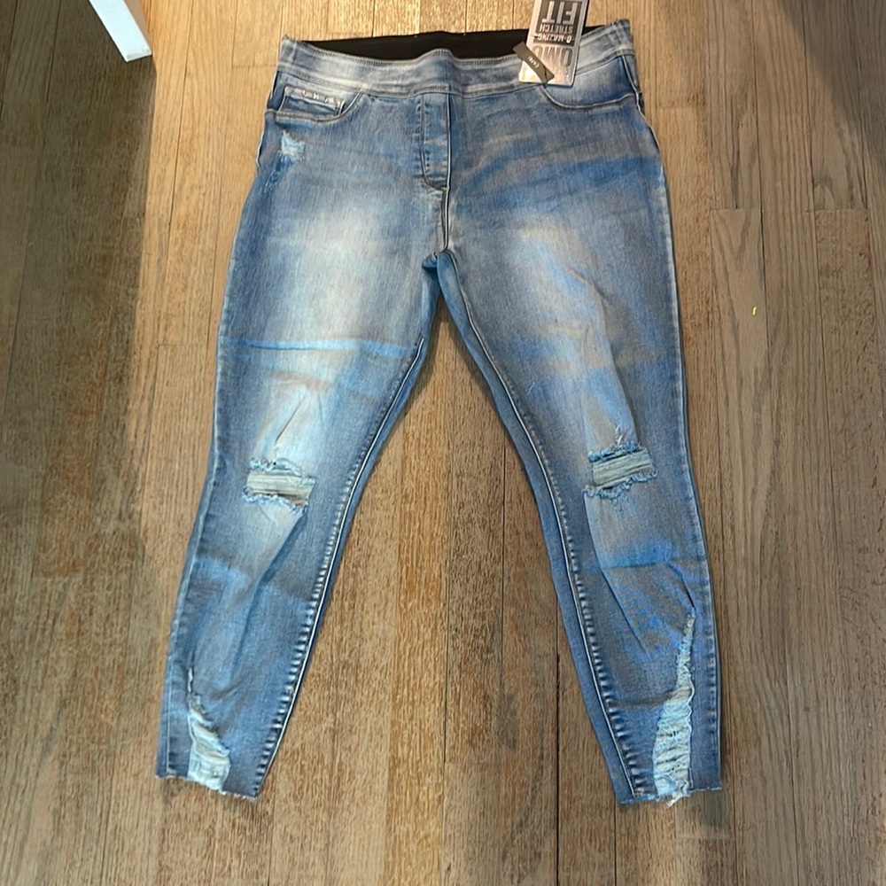 Coco +Carman OMG distressed capri jeans
